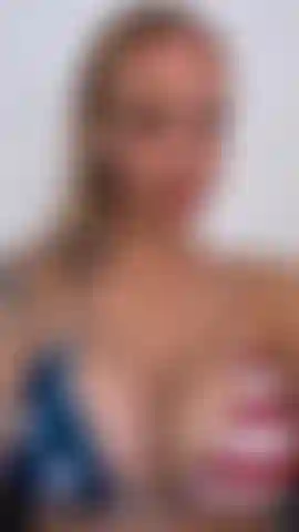 Modelo de biquíni flexão tiles.