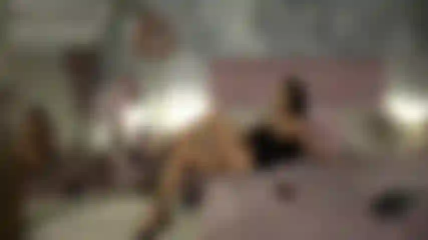 Provocando_você_com_minhas_longas_pernas,fazendo_você_explodir_todas_sobre_elas.