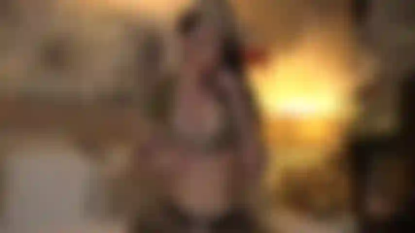 À vontade, soldado! Sinta o doce suco de sua sexy capitã do exército escorrendo em sua língua!