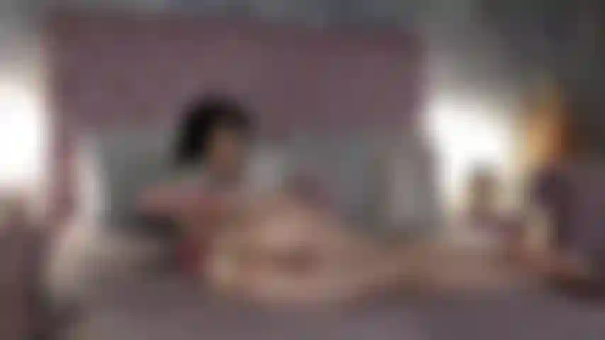 Uma provocadora gostosa e oleosa.