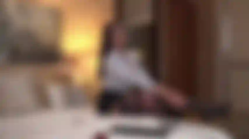 Excitada e viciada na sua secretária, você não vai conseguir mais domar seu pau duro!