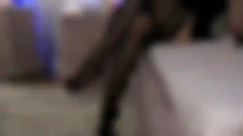 Cheire meus pés arqueados de náilon e transforme-se em meu pervertido de pés.