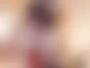 Escocesa revelando seus seios enormes.