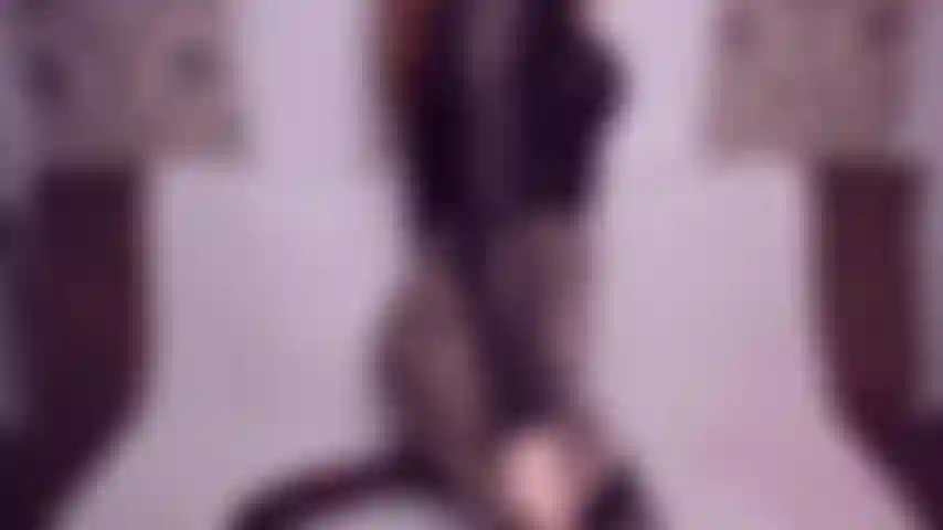 Espancando minha bunda pálida.