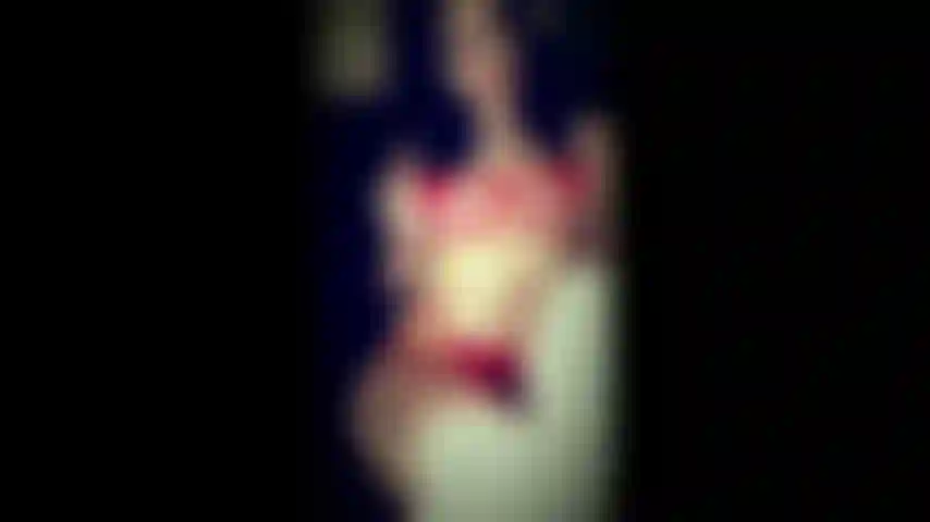 Lingerie vermelha - me adore enquanto tento encharcar minha calcinha.