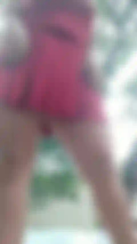 Mostrando minha buceta para vizinha.