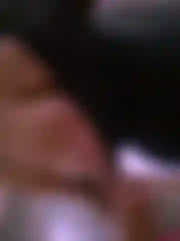 Masturbação sexy com plug anal microssaia sem calcinha.