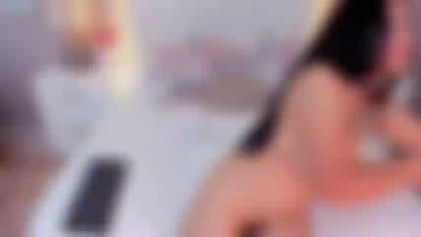 Fico cada vez mais excitada só de pensar em me observar.