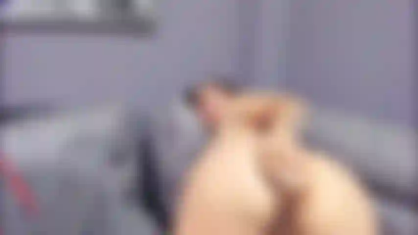 Eu fodo minha bunda grande e apertada para você.