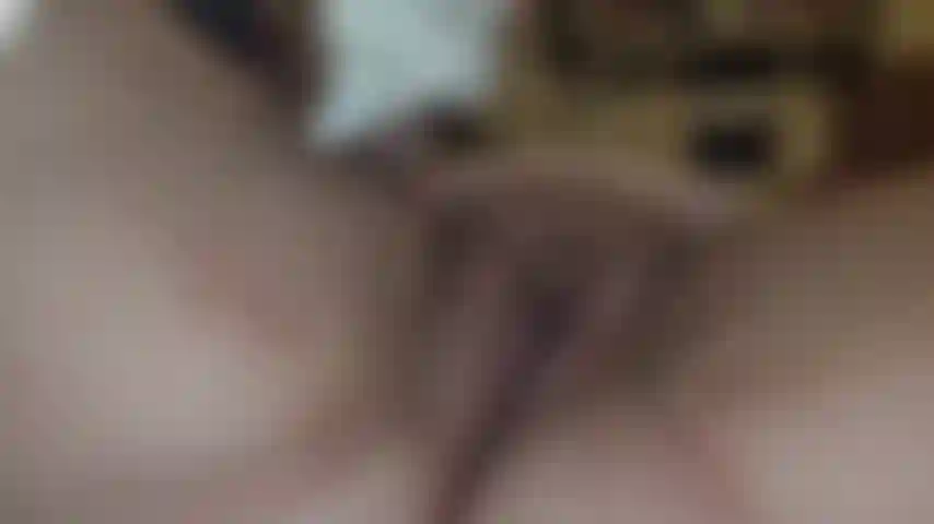 Limpa depois de gozar, lenço muito molhado.