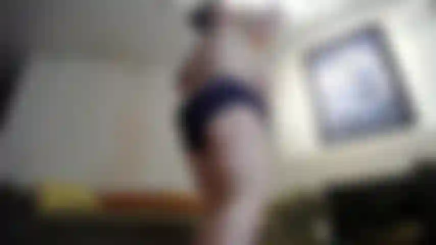 Um enorme floppage enorme tentando pular para cima e para