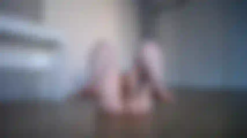 Annie fazendo insetos mortos (exercício básico), apenas minha bunda e