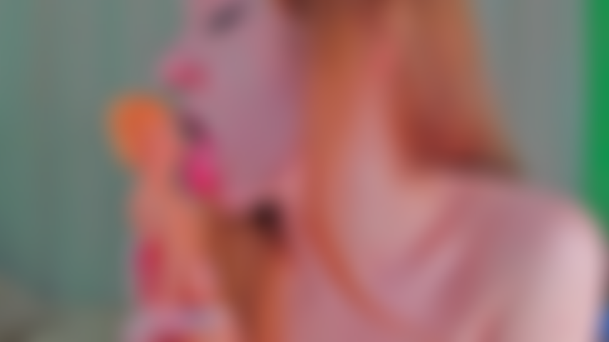 Fetichista por macrofilia e com boneco ken.