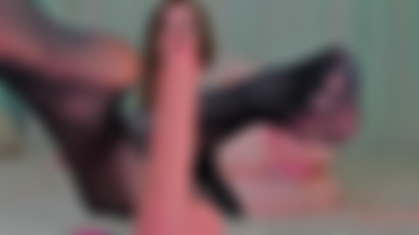 Faço footjob de nylon.