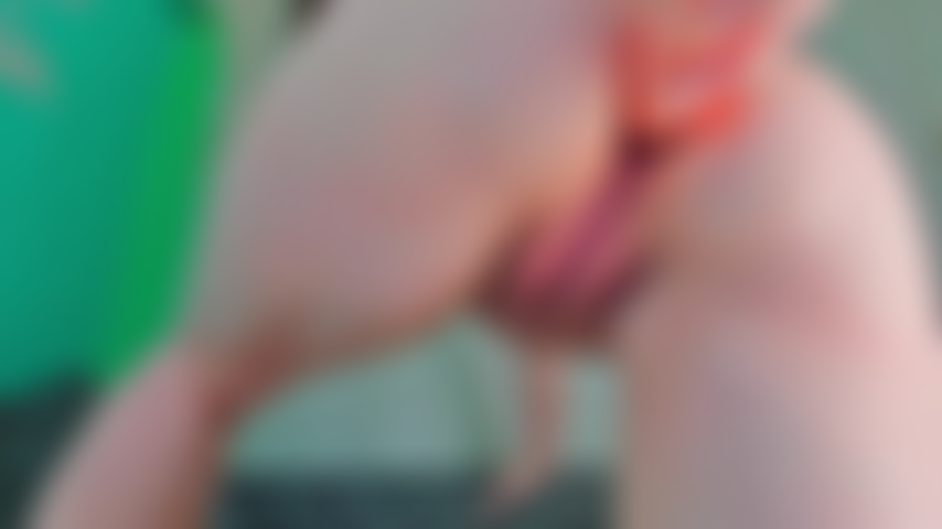 Que transa com dildo em pé, com bunda e buceta.