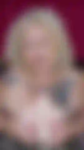 Faço sexo oral com vibrador.