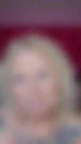 Applying my lipstick