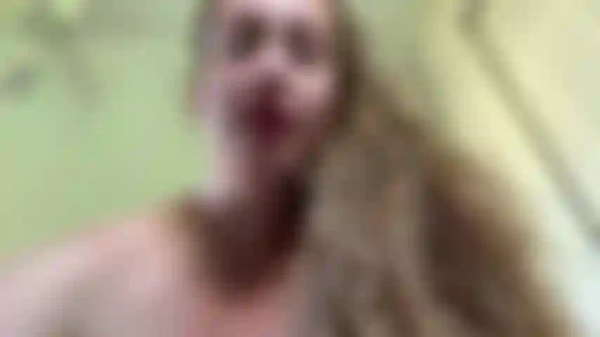 Pov cavalgando pau e recebendo meus peitos ordenhados.