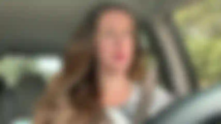 Câmera escondida do carro pega mamãe arrotando sem parar.