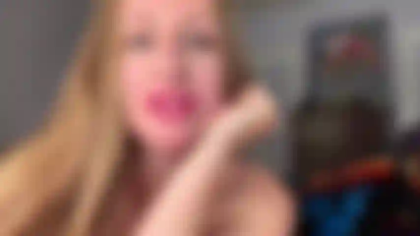 Chupe os peitos grandes e leitosos da mamãe! Eles estão tão cheios de você!