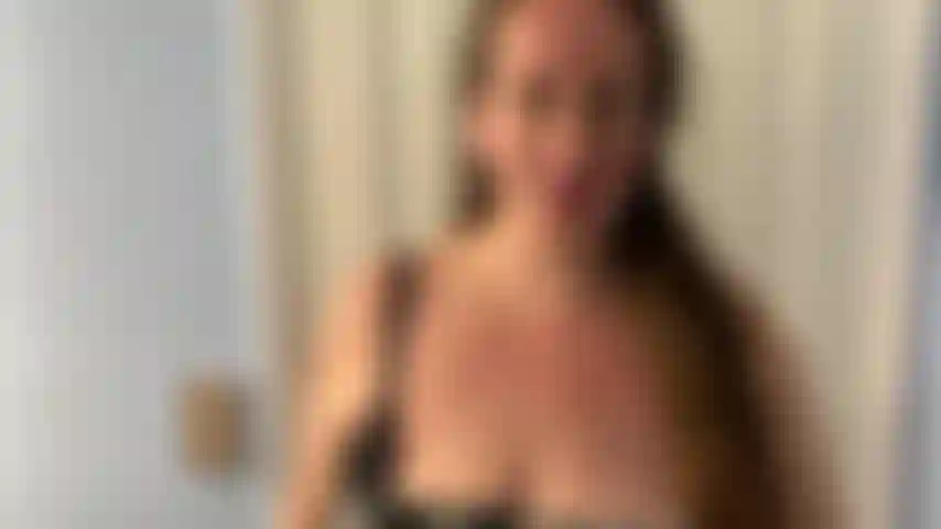 Milf lactante foge leite.