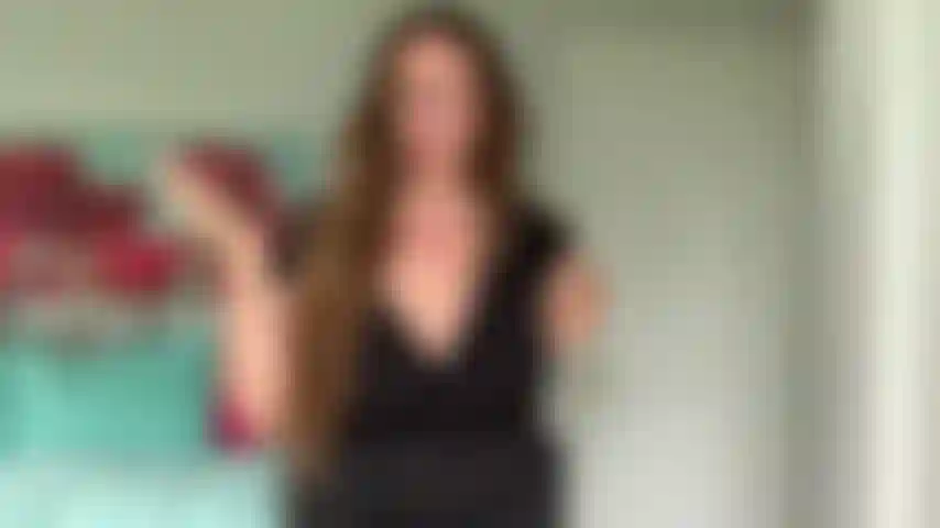 Meu vídeo mais leitoso de 2020! Chupando bocados e mais bocados de leite e borrifando por toda parte! Mais de 15 minutos drenando meus seios massivamente ingurgitados. Minha melhor criação até agora!