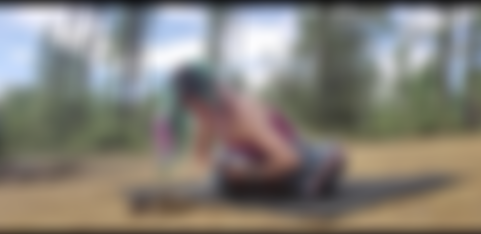 Vídeo de ioga de antes de ser fortemente modificado - ao ar livre e terminar nu.