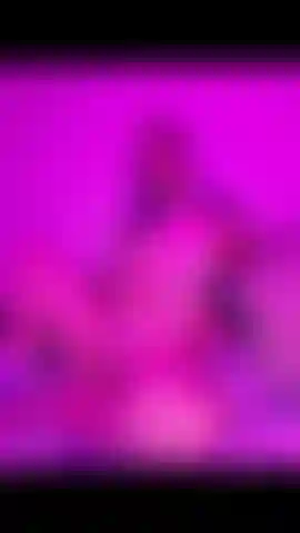 Bunda deliciosa e borbulhante, peitos pendurados para fora do meu top remendado, cuspe, brilhando meu cu com isso, língua dividida, buceta peluda, tom rosa claro -56 fotos.