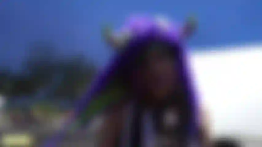 Inserção de plug anal com gema no walmart (teaser).