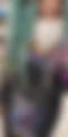 Me abaixando exibindo meu vestido transparente, enquanto o menciono, tiro meu cuecão e depois mostro meus seios.<3.