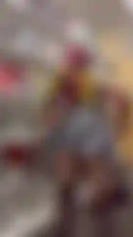 Celebração do mês queer - safadeza da biblioteca pública. Calcinha enchendo boca grande, exibindo bucetinha, e cuzinho apertado.