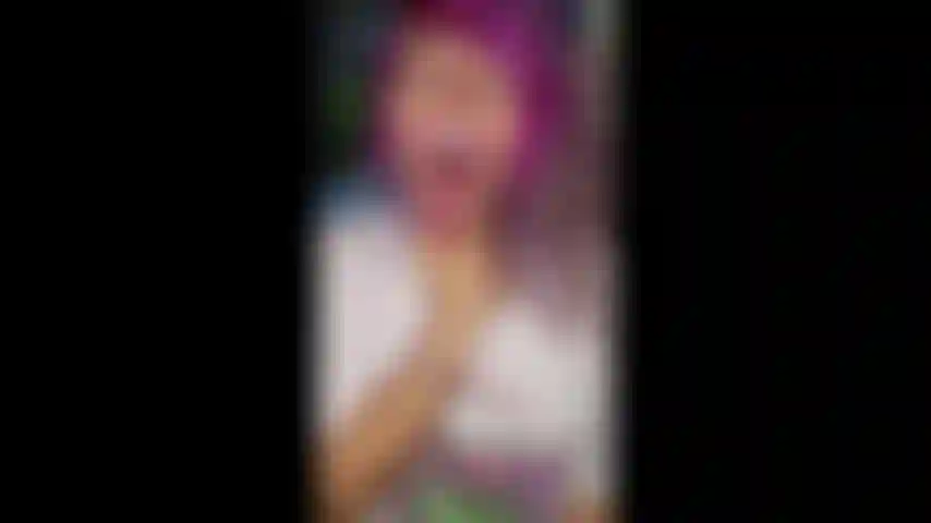 Super perto de engolir uns homens de goma com tesão. Giantness vore/ fetiche por boca/ fetiche por língua/ fixação oral (antes de ter minha língua dividida).