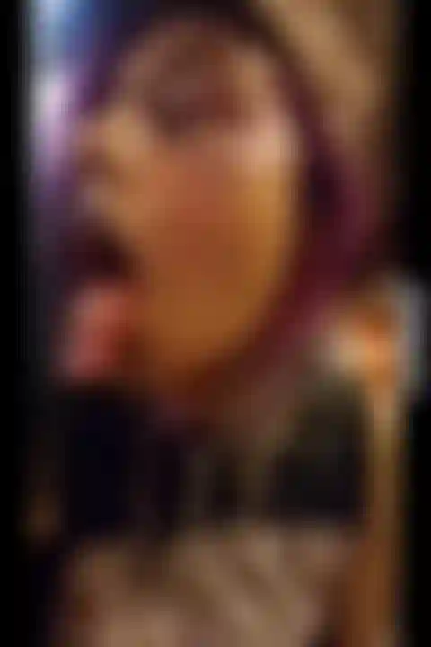 Fistin fala em público na balsa de staten island enquanto a estátua da liberdade está atrás de mim. Se você gosta de abraçar bocas e pessoas assistindo o espectador.. Então não procure mais!<3.