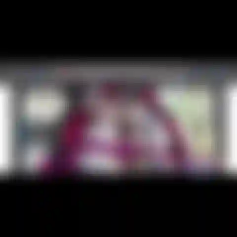 Criatura do beco supercortada.