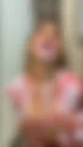 Doce loira coberta de leite!