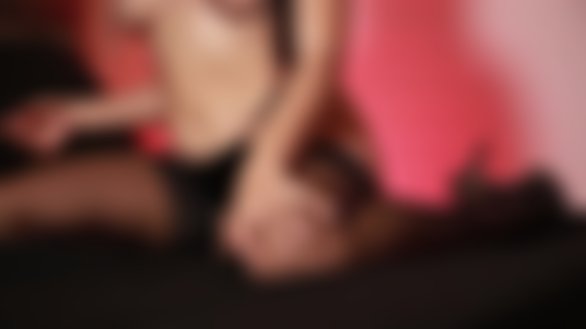 Brinco com meus peitos, homens safados!!!!