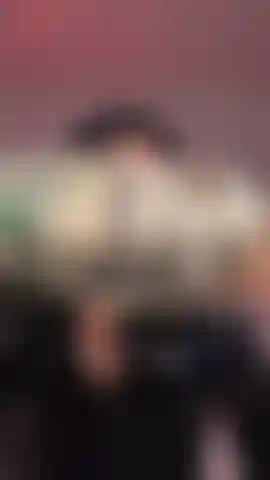 Dou todo o meu dinheiro de forma solta.