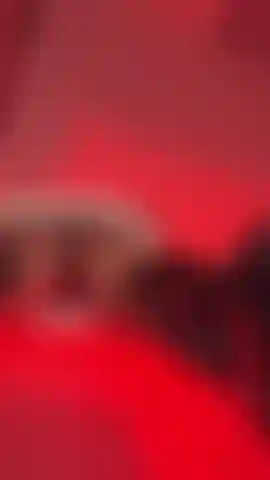 Seu rosto no chão, onde ele pertence.