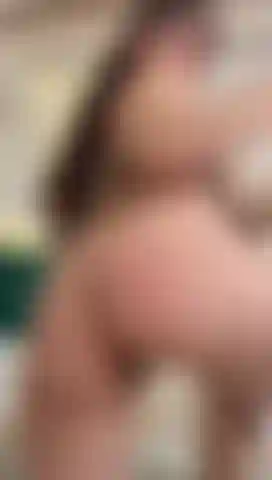 Minha bunda grande quicando na sua cara.