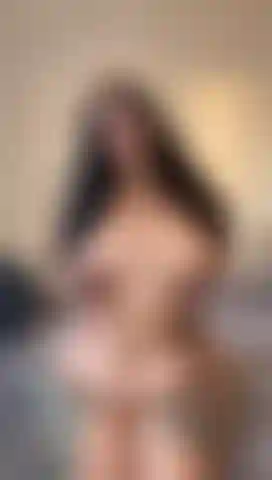 Você consegue aguentar essa enorme bunda bbw no seu rosto? Adore essas curvas macias e suculentas e aguente essa bunda grossa esmagando o seu rosto.