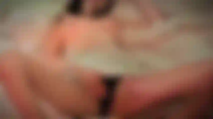 Sexo b/g: visão frontal de mim cavalgando o pau dele. Fiquei tão esticada...