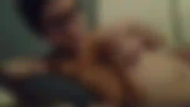 Brinco com os peitos 3 para me conhecer melhor.