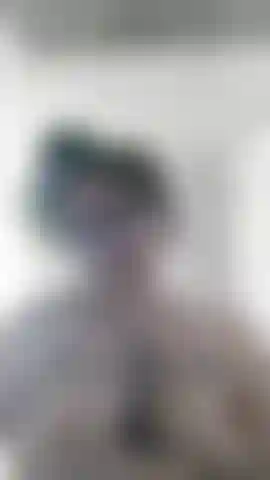 Duplamente amputada, massageando seus cotos e me masturbando.