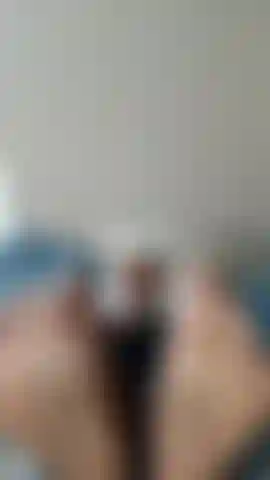 Óleo brincando com meus pés é mais divertido.