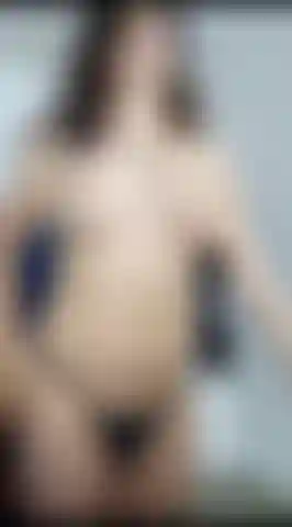 Tocando minha buceta para você e um esguicho delicioso.