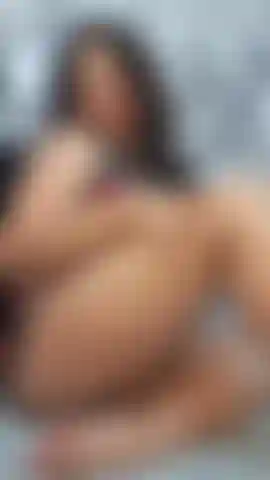 Olhe para minha bunda enorme e meu cu, minha buceta peluda bem pertinho e por trás na posição de cachorrinho.