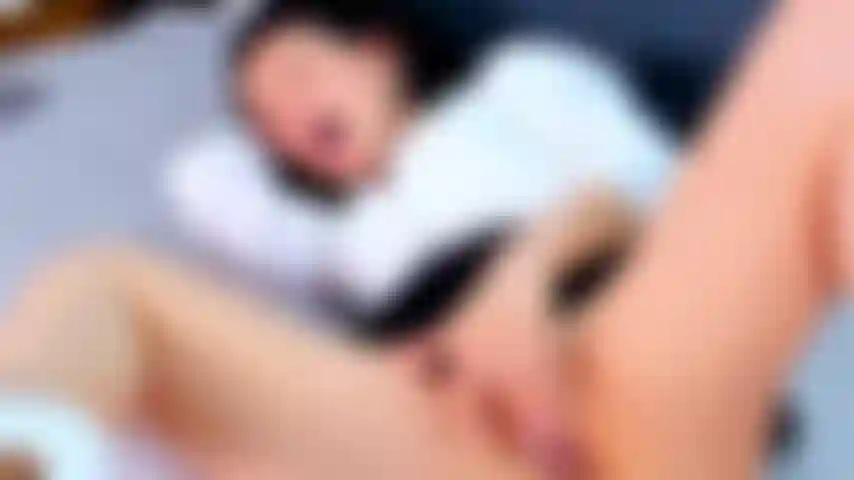 Sensual e molhada, pronta para te satisfazer.