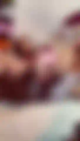 Provocadora suculenta, entrando e saindo dessa boceta cremosa.