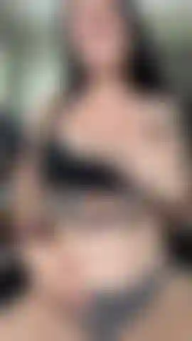 Algemada e ficando cremosa com meu brinquedo de vidro.