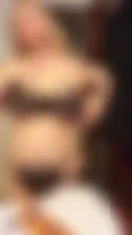 Loção provocante e strip.